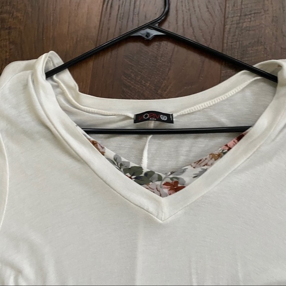 vision White and Floral Tunic - Picture 2 of 4